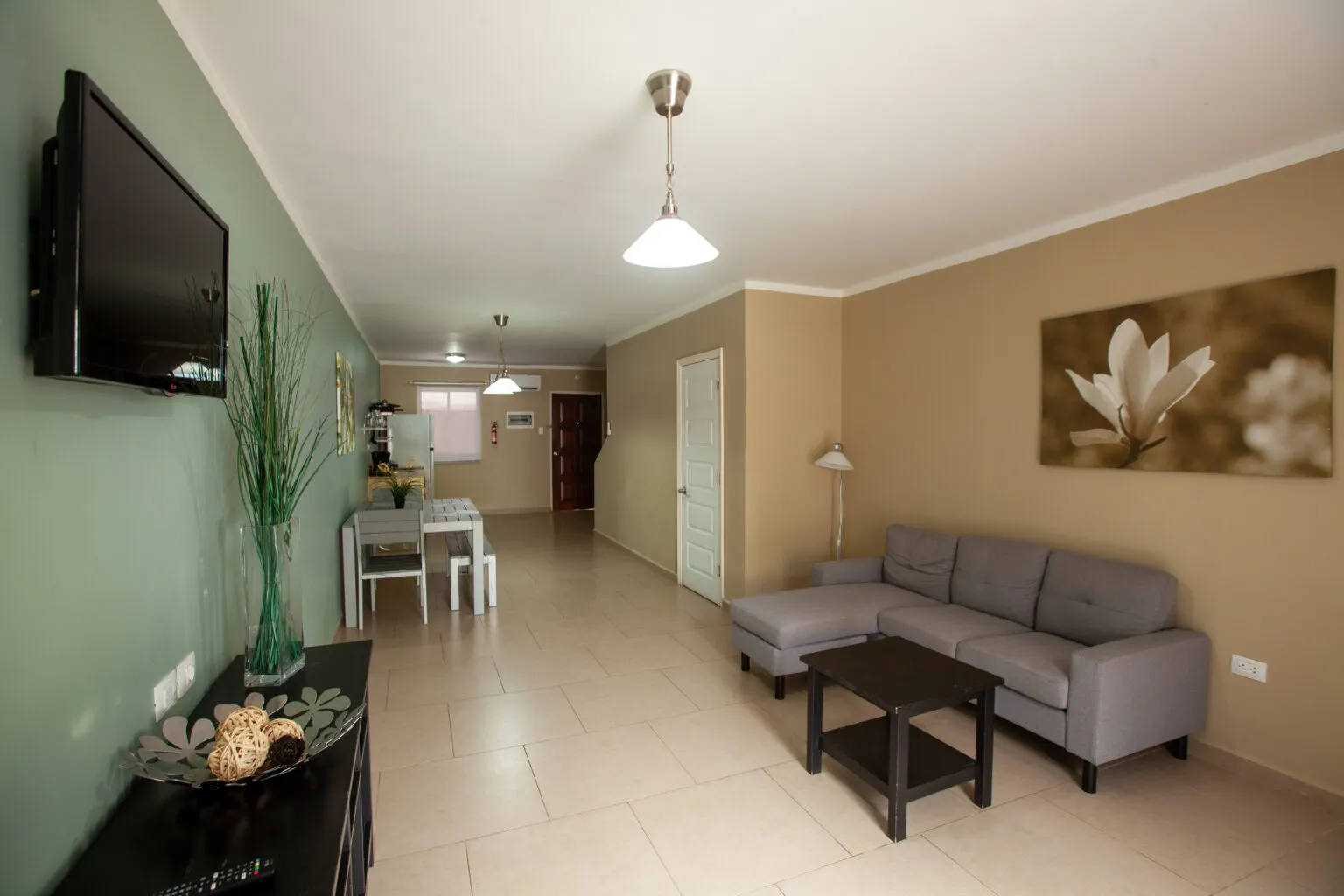 Apartamento de dos dormitorios con terraza y vista al mar, foto 1